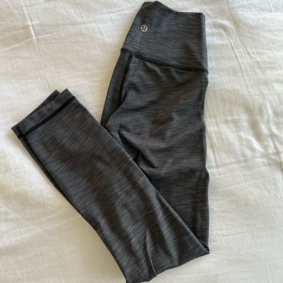 Lulemon grey cropped leggings (Size 4) - Picture 1 of 2